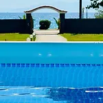 Gazonia Family Estate بيت ضيافة
