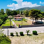 بيت ضيافة Gazonia Family Estate 4*