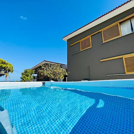 Gazonia Family Estate Guest house *