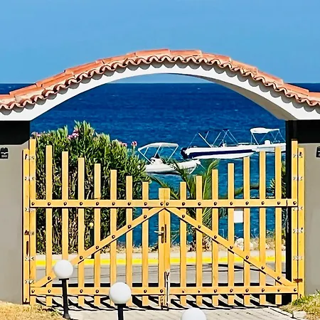 Gazonia Family Estate بيت ضيافة 4*